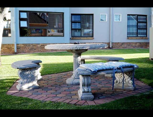 2 BEDROOM APARTMENT FOR SALE IN HARTENBOS CENTRAL